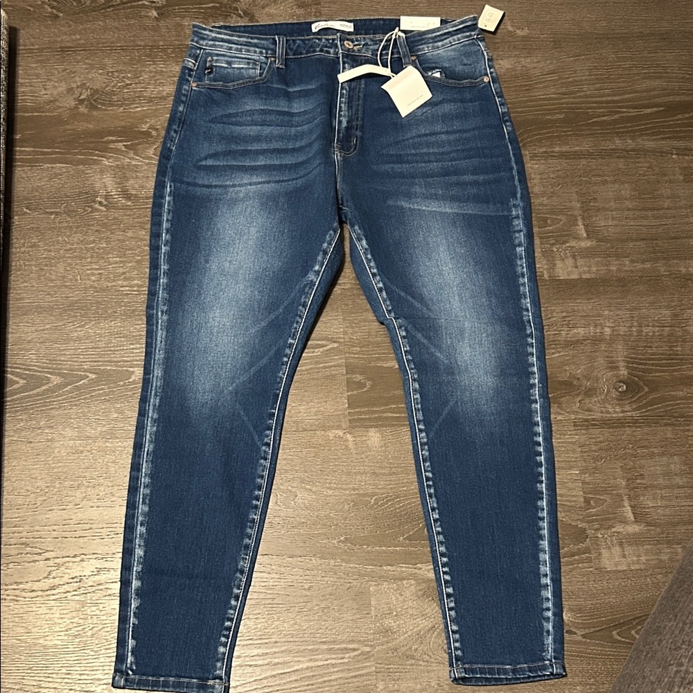 Women’s size 33X30 KanCan Denim Jeans. NWT